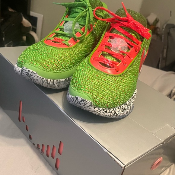 Nike LeBron XX white/orange/multi size 11